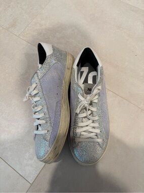 P448 Women's Glitter Low-Top Sneakers in Silver and White